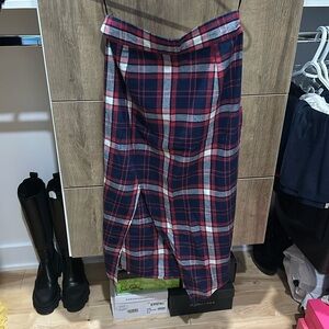 Plaid 3/4 length skirt with front leg slit. Small. Brand new.